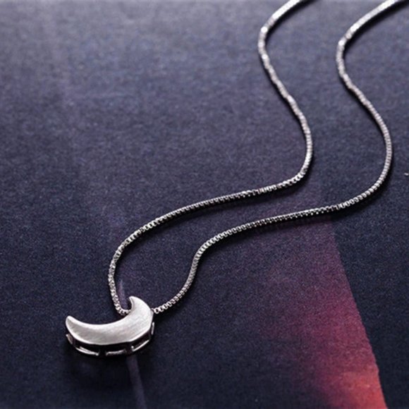 NEW 925 Sterling Silver Simple Moon Necklace - Picture 3 of 8